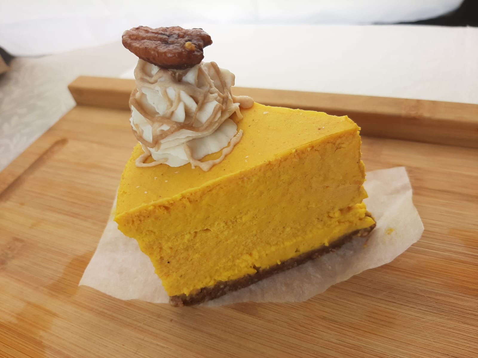 Pumpkin pie (slice)