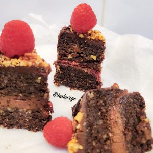 D20cm Raw Raspberry - Walnut fudge cake
